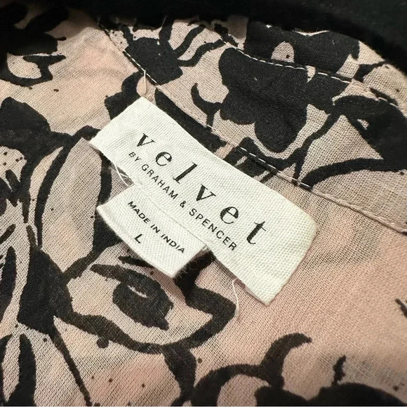 Velvet by Graham & Spencer Pink Black Floral Button Down Shirt Size L - Picture 10 of 10